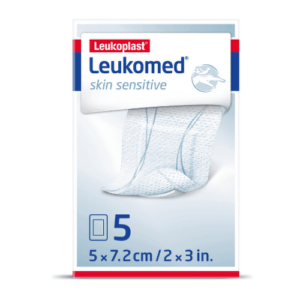 LEUKOPLAST Leukomed skin sensitive textilné krytie s vankúšikom náplasť sterilná 5 x 7,2 cm 5 ks